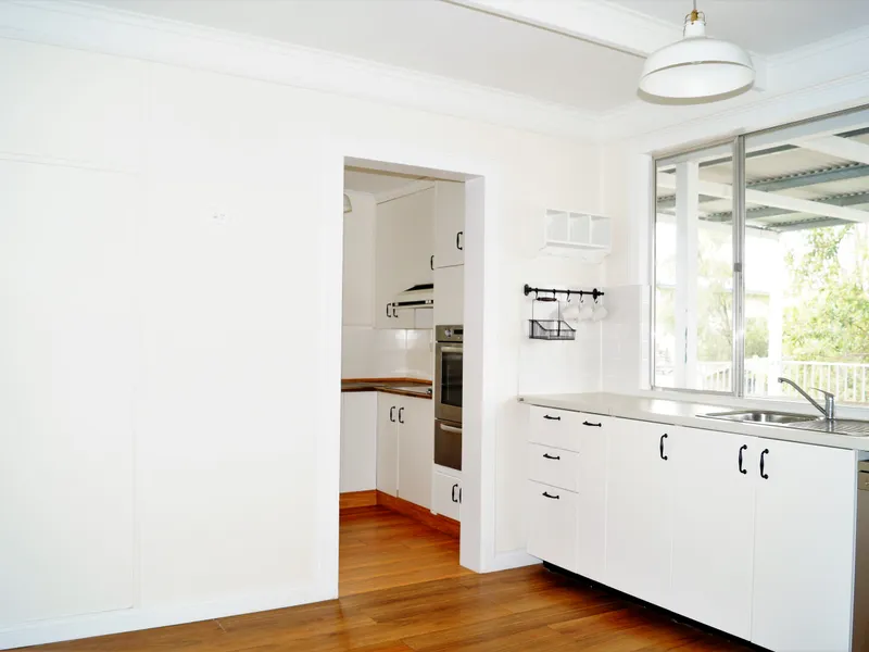 STYLISH WEST MOREE LIVING