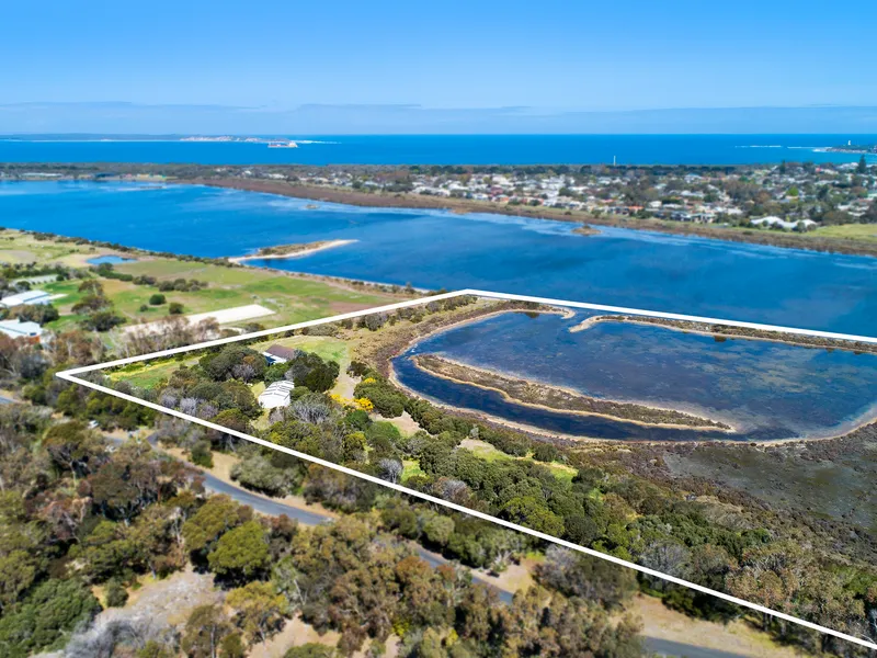 Absolute Waterfront on Queenscliff Acreage