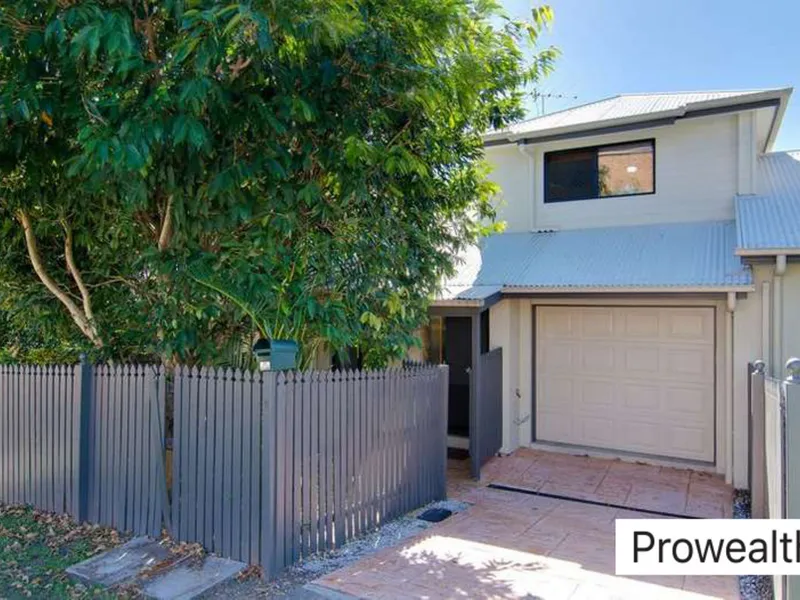 Lovely Townhouse in Excellent Location