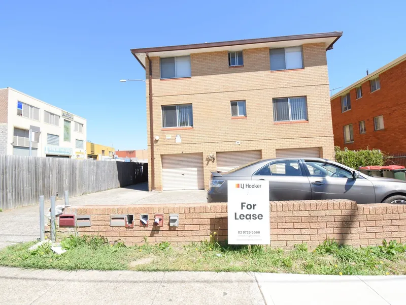 HANDY LOCATION - VERY GOOD CONDITION 2 BEDROOM UNIT!