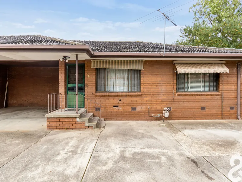 WALKING DISTANCE TO EVERYTHING!