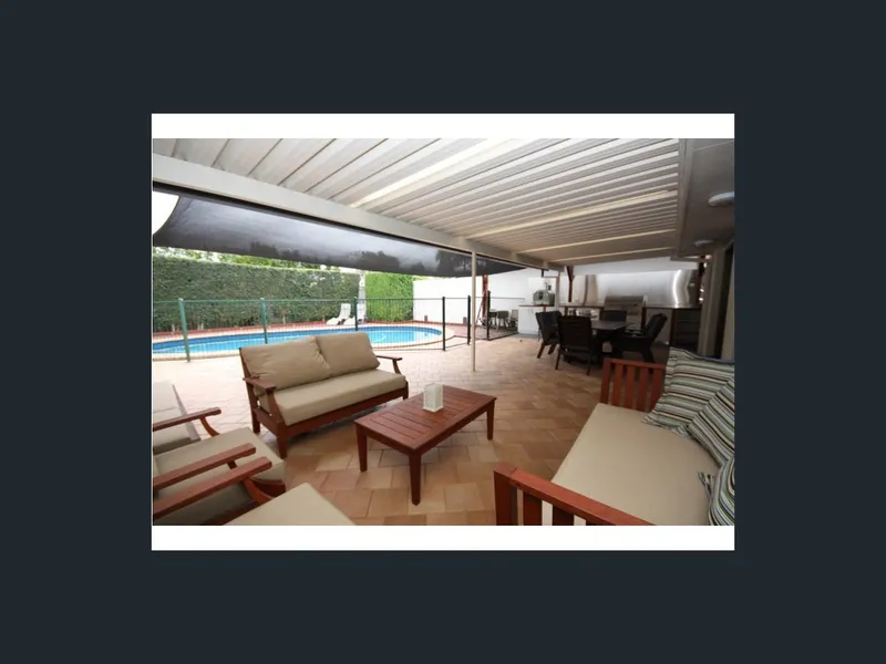 Family Home with Pool and Ducted Air Con