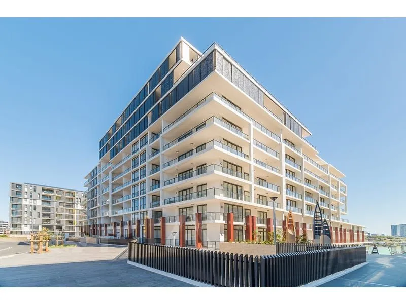 Luxury waterfront Apartment for lease