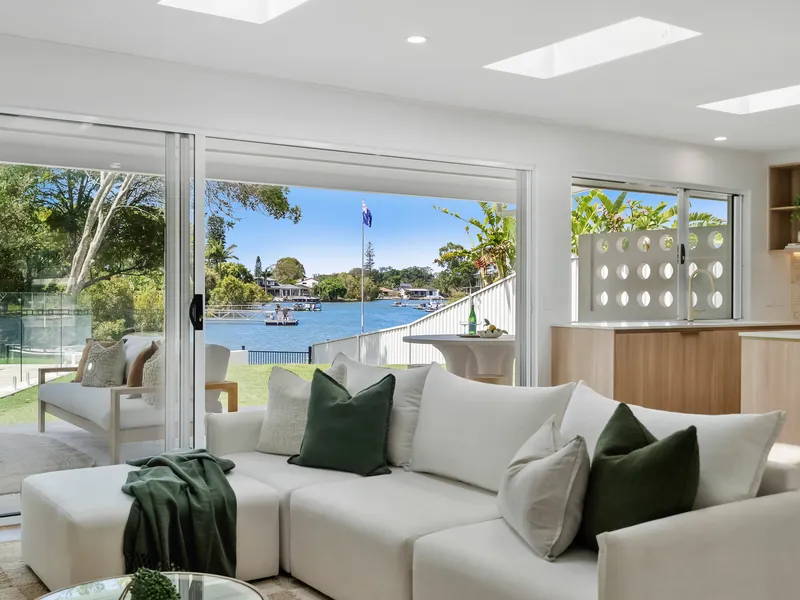WATERFRONT HAVEN! View Sat/Sun 10-10:45am