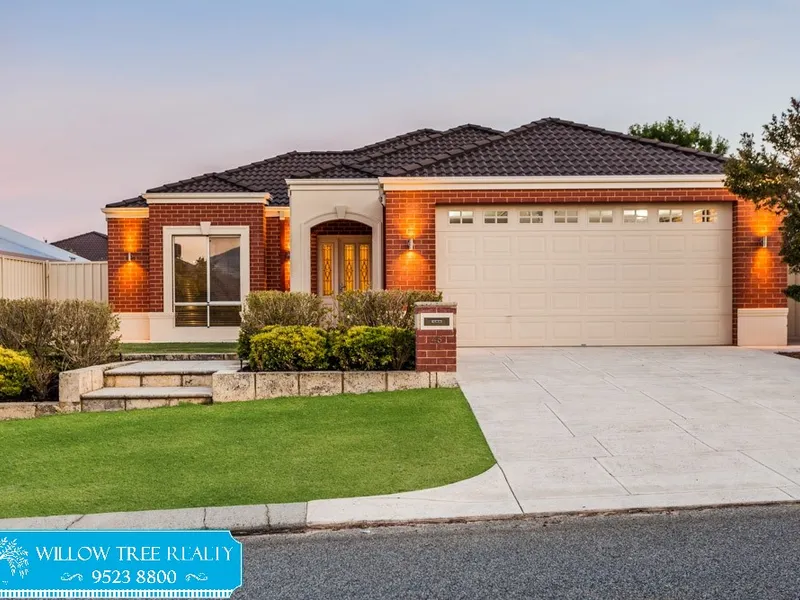 STUNNING HOME IN SETTLERS HILLS ESTATE!