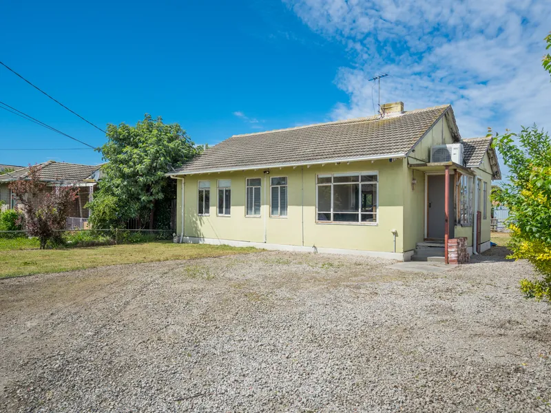 ATTENTION BUILDERS & DEVELOPERS 651 sqm (Approx)