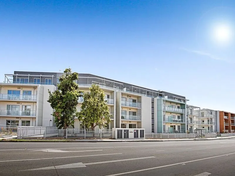 Great 2 bedrooms apartment with furniture included close to Clayton station.