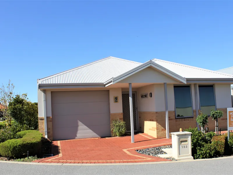 Lattitude Lakelands Resort Living