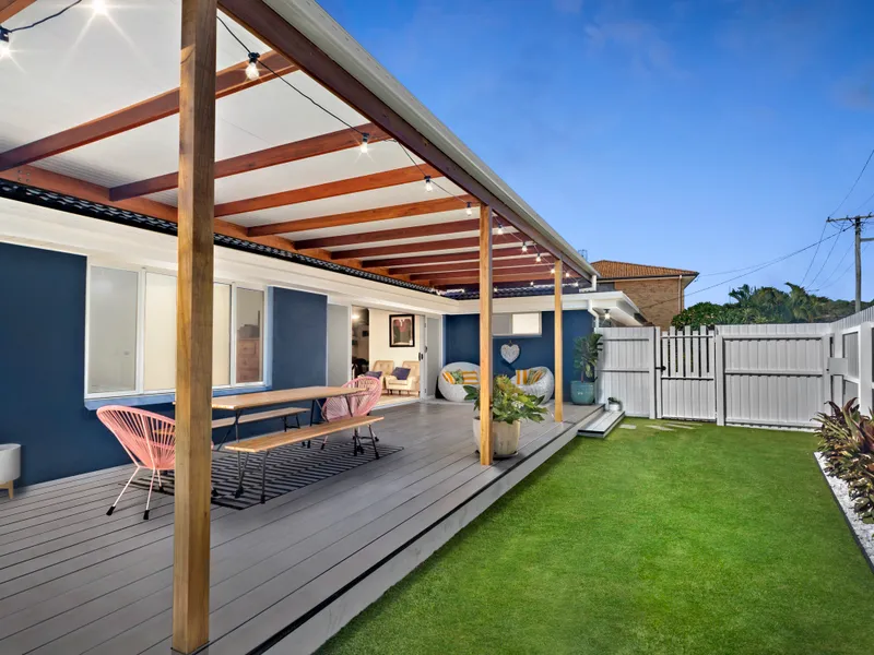 SINGLE LEVEL ENTERTAINERS DUPLEX WITH POOL 