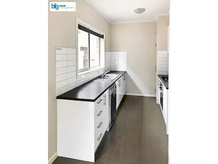 Modern & Contemporary Townhouse!