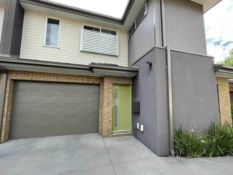 Stylish Townhouse with Modern Elegance and Tranquil Privacy.
