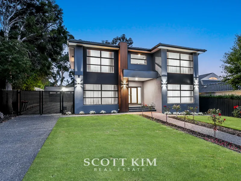 Architecturally Designed Masterpiece in the Golden Mile