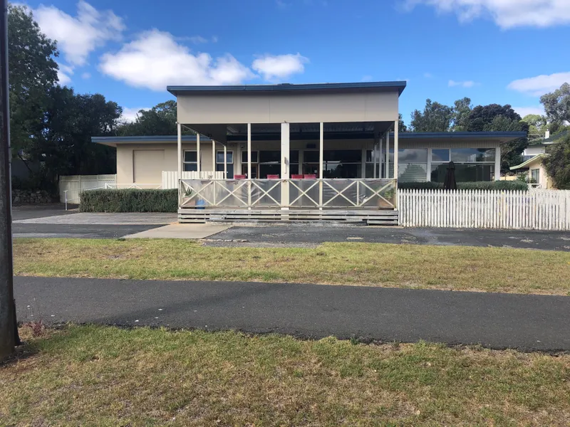 Commercial/Residential Premises with Great Exposure