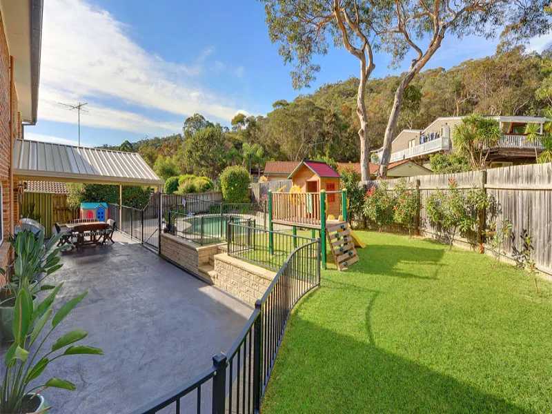 Massive 5 Bedroom Family home with Multiple Living Areas & Swimming Pool