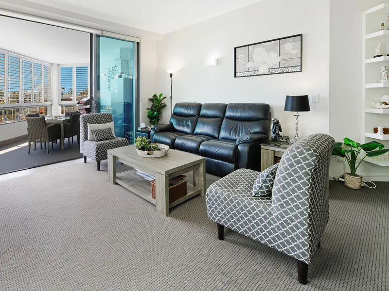 Luxury 3 Bedroom Runaway Bay Apartment