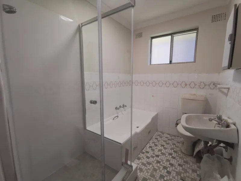 Renovated 2 Bedroom spacious Unit for Lease