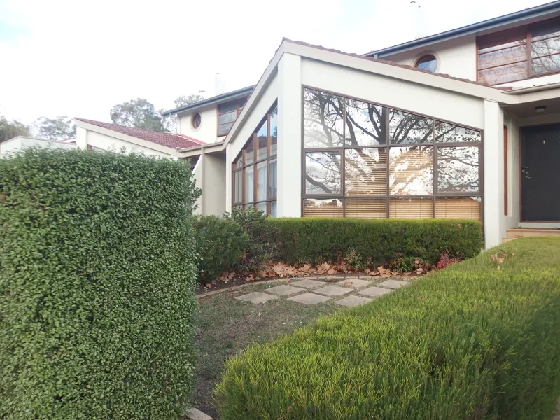 Sought after townhouse in top location!