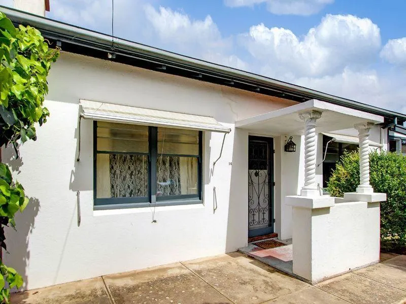 CHARMING RENOVATED COTTAGE IN MARRYATVILLE SCHOOL ZONE!