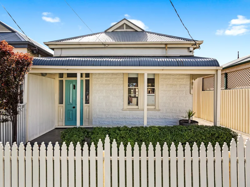 CHARACTER HOME IN THE HEART OF ALBERTON WITH ALL THE CREATURE COMFORTS 