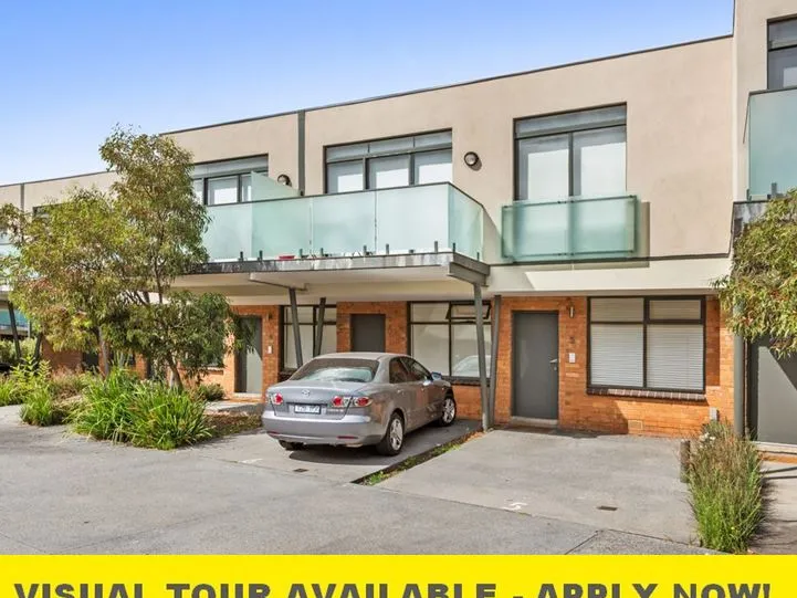 MODERN & LOW MAINTENANCE TOWN RESIDENCE