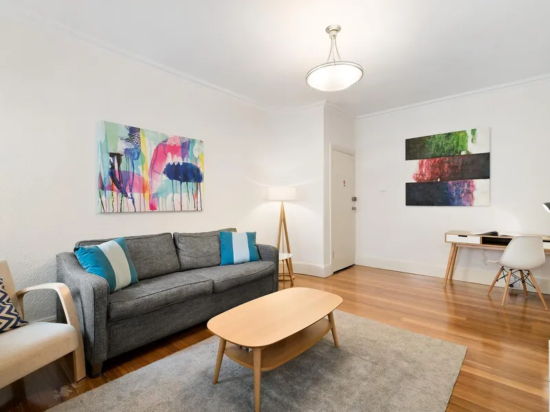 Affordable Renovated Deco Delight in Domain Precinct