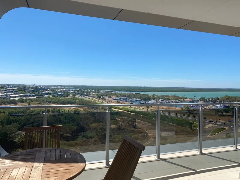 MUST SEE Top Floor Apartment with Ocean Views
