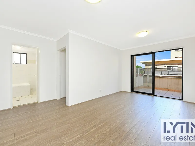 A Unique 4-bedroom townhouse style apartment of remarkable convenience