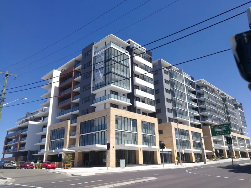 Spacious and Modern 2 Bedroom Plus Study Apartment For Rent !