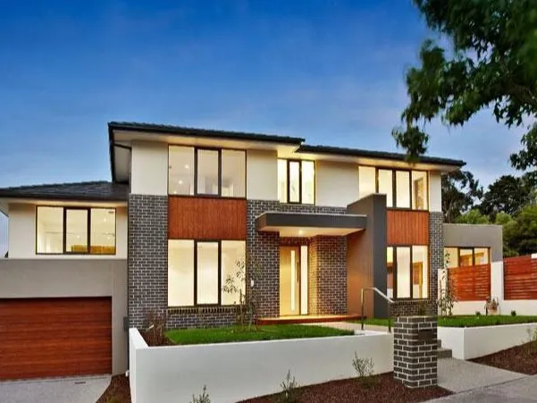 STYLISH MODERN HOME IN PRIME LOCATION!