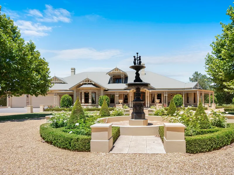 PREMIER COUNTRY ESTATE