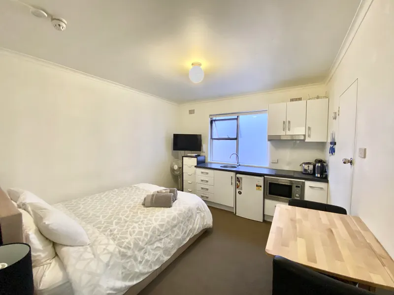 Studio apartment in the heart of Bondi!