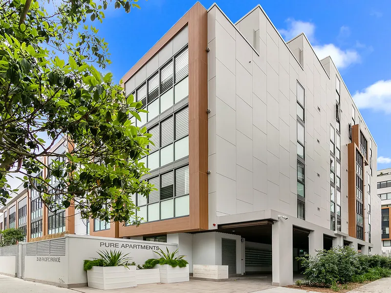 Huge Sunny One Bedroom Apartment