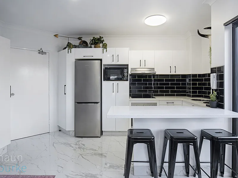 BRAND NEW RENOVATION - 150M TO THE BEACH!
