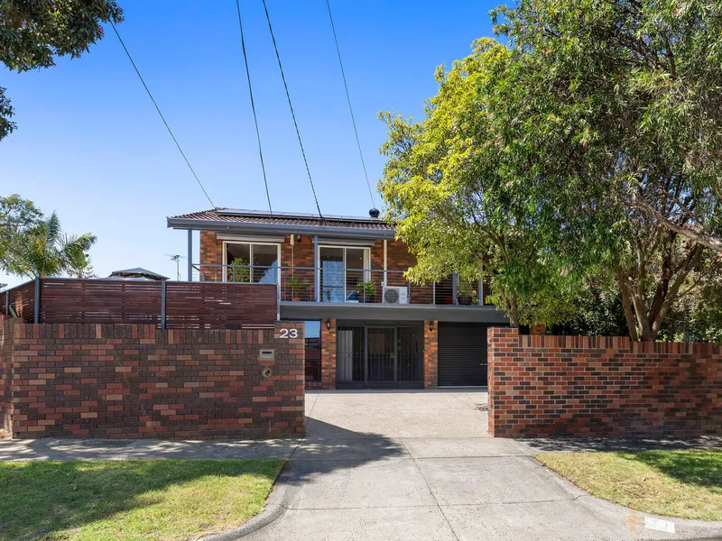 SUN-SPLASHED SPLIT LEVEL STYLE