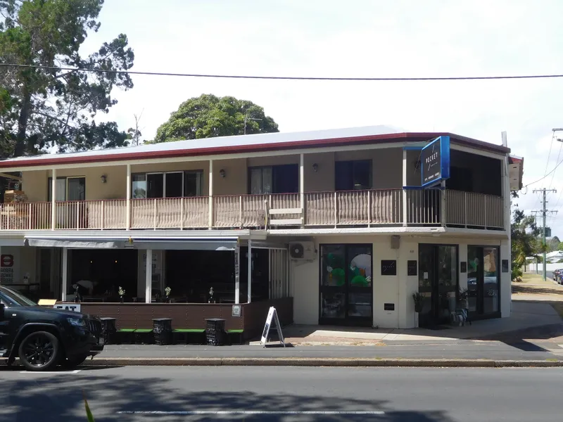 LARGE UNIT ON THE ESPLANADE