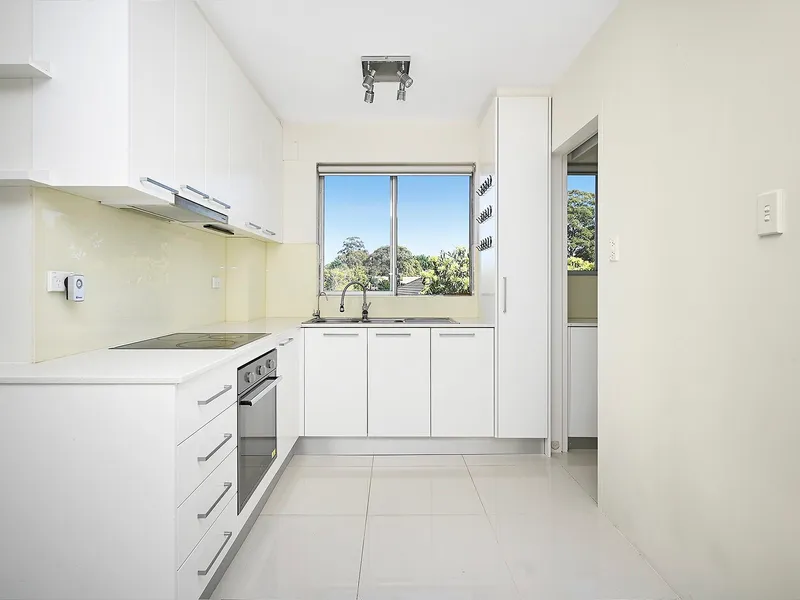 Bright & updated apartment in heart of West Ryde