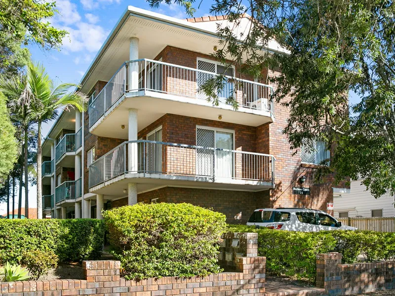 ELEVATED UNIT IN THE HEART OF MOOROOKA