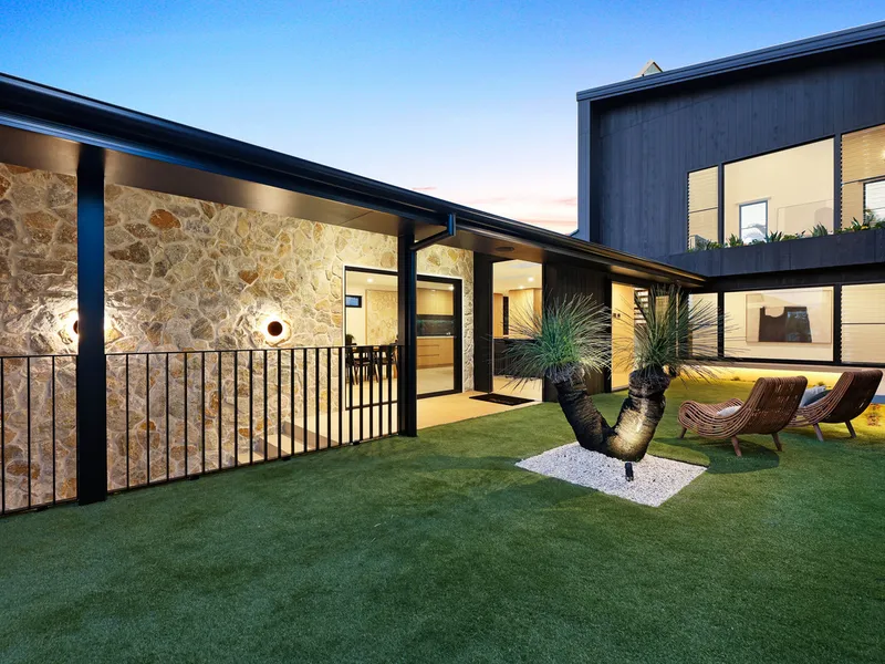 Halcyon – The Courtyard Home