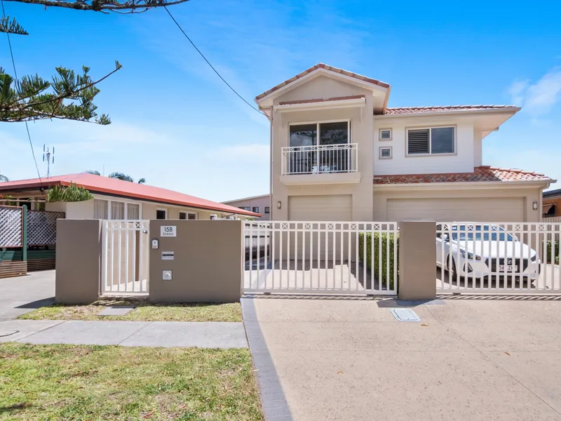 GREAT DUPLEX IN GREAT LOCATION! 