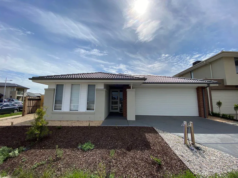 BRAND NEW BEAUTIFUL LUXURY HOUSE FOR RENT!!!