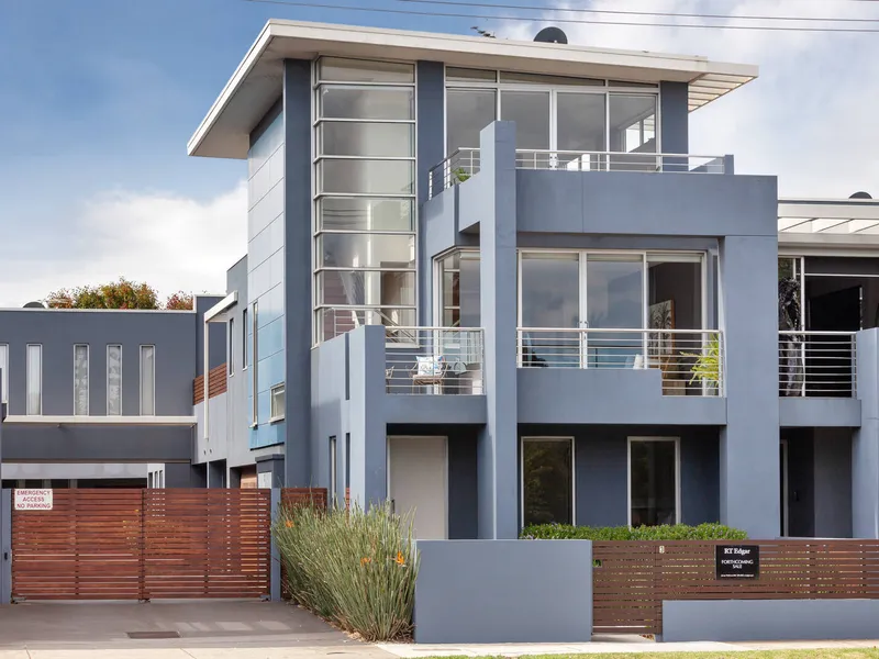 Live the Elwood lifestyle.