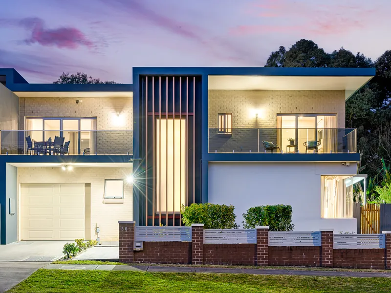 Stunning Water Views in heart of Putney