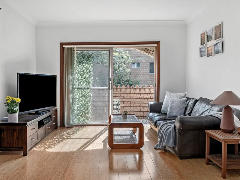 Beautifully Presented Two Bedroom Unit In Boutique Block Of 8