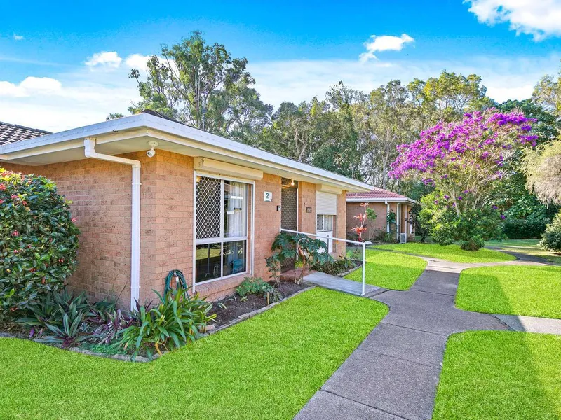 Bright and Airy One Bedroom Apartment in Battery Hill's 'Caloundra Gardens'