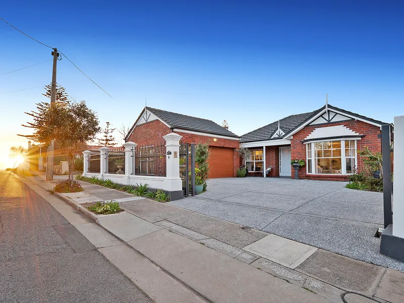 Live large in luxury with sunsets, solar, & a sensational beachside rewrite…