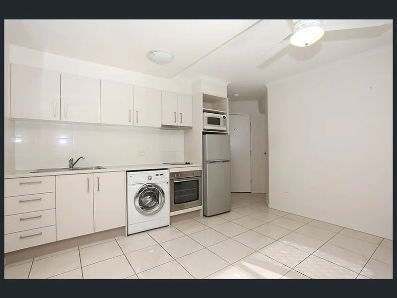 Well Designed One Bedroom Unit with Private Courtyard & Carpark