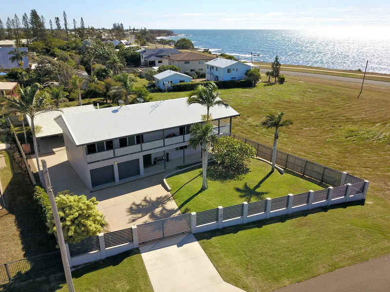 Stunning Family Home with Views of the Beautiful Blue Pacific!