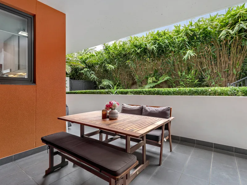 Incredible Ground Floor Apartment With Two Entertaining Courtyards