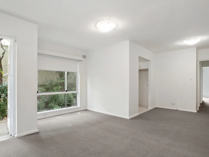 LEAFY OUTLOOK, REAR OF BLOCK - 2 WEEKS RENT FREE