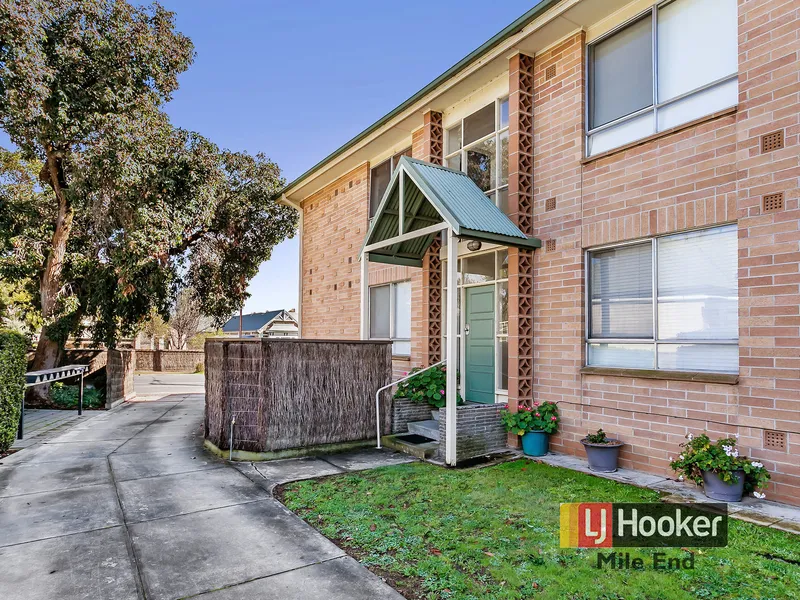 MUST VIEW UNIT WITH DUCTED AIR CONDITIONING!